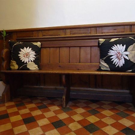 Alfred'S Lodge Уонтидж Екстериор снимка