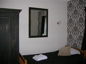 Alfred'S Lodge Уонтидж Екстериор снимка