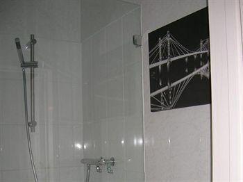Alfred'S Lodge Уонтидж Екстериор снимка